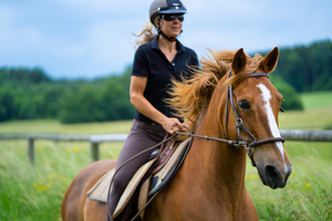 Breasts pain in horse riders