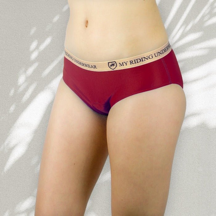 Women’s padded riding briefs in red